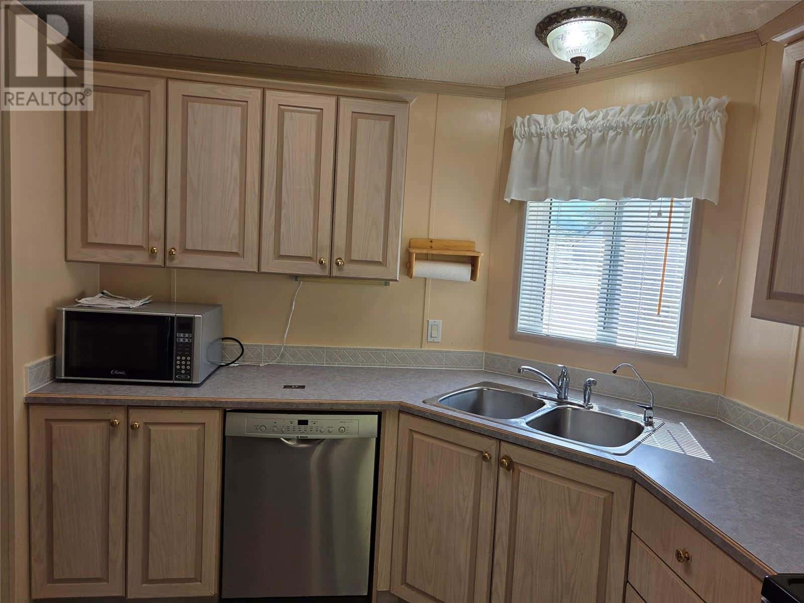 , Keremeos, — Keremeos - Photo 3 of 29