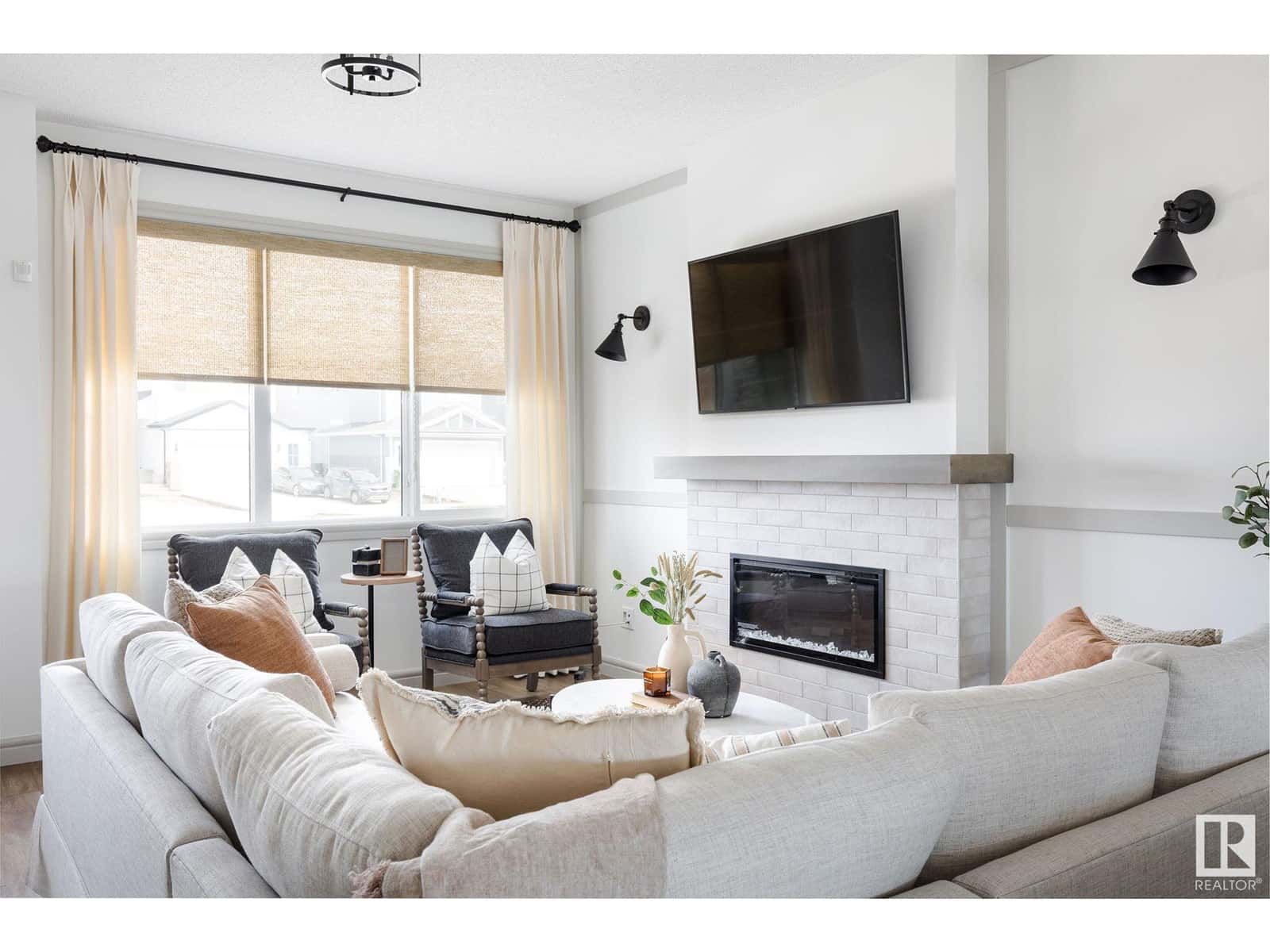 , Edmonton, — Edmonton - Photo 2 of 32