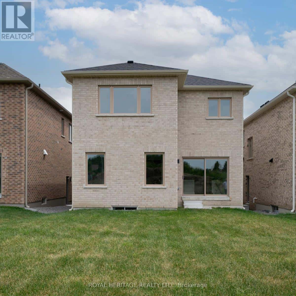 , Whitby (Brooklin), Ontario — Whitby (Brooklin), Ontario - Photo 4 of 40