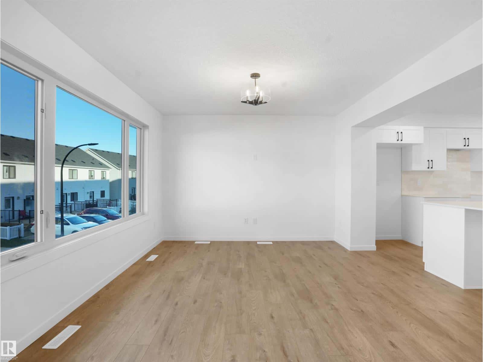 , Edmonton, — Edmonton - Photo 4 of 27