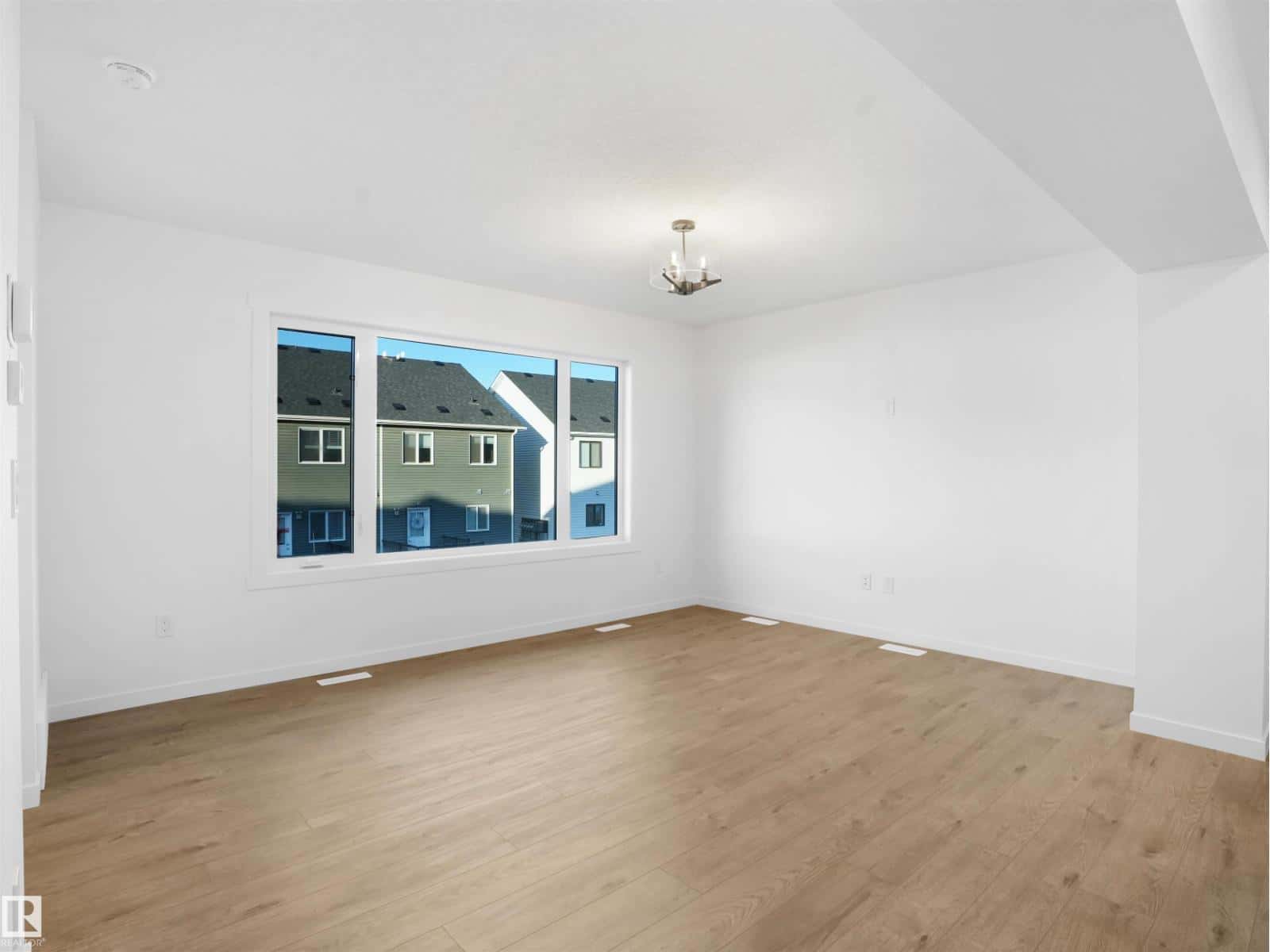 , Edmonton, — Edmonton - Photo 5 of 27