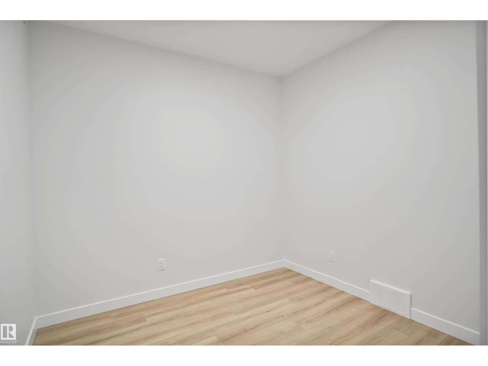 , Edmonton, Alberta — Edmonton, Alberta - Photo 5 of 56