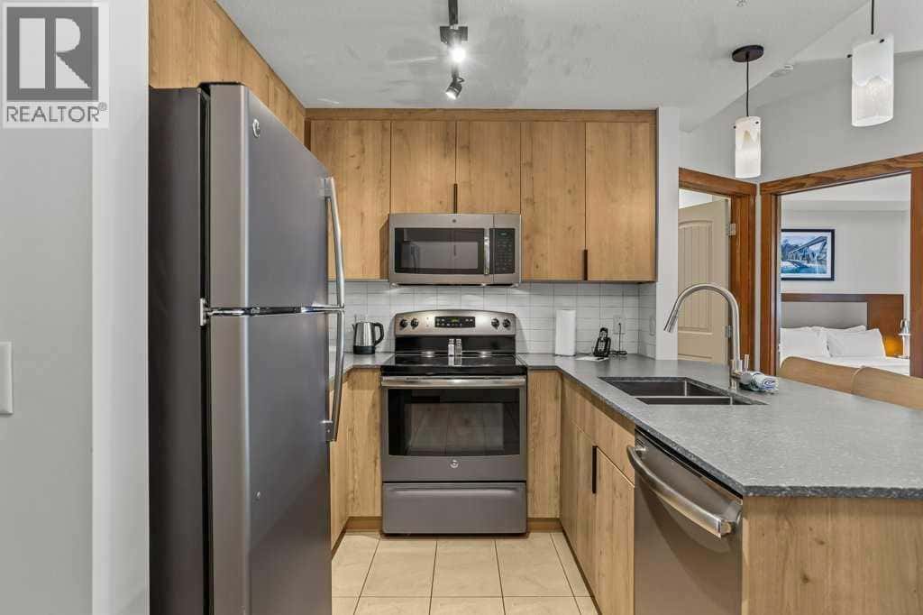 , Canmore, Alberta — Canmore, Alberta - Photo 3 of 33