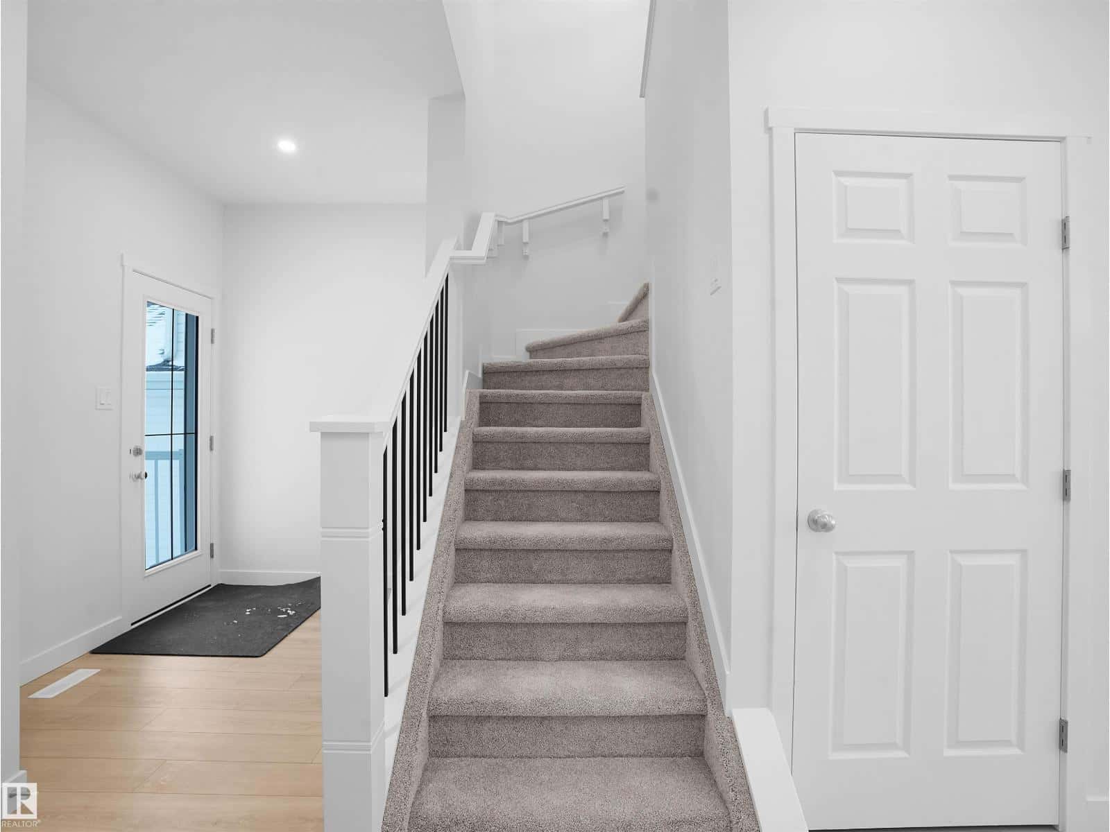 , Edmonton, — Edmonton - Photo 5 of 27