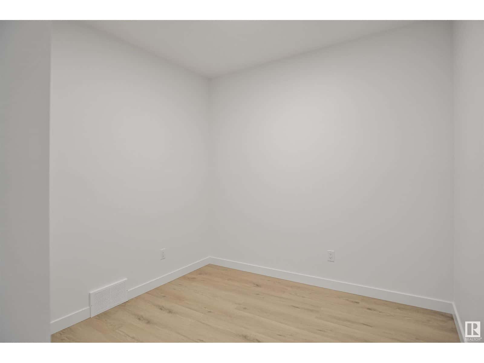 , Edmonton, Alberta — Edmonton, Alberta - Photo 4 of 26