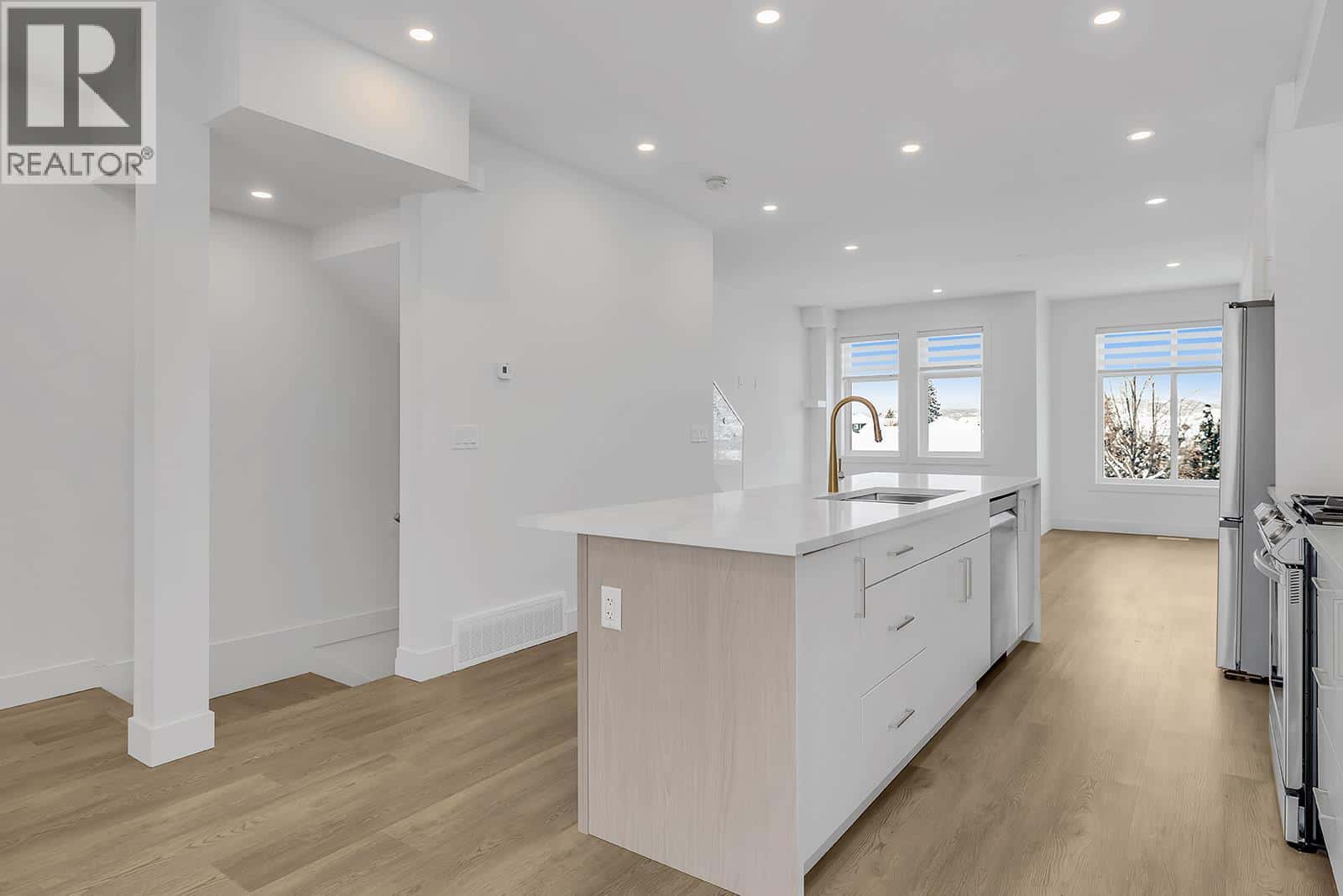 , Kelowna, British Columbia — Kelowna, British Columbia - Photo 3 of 44