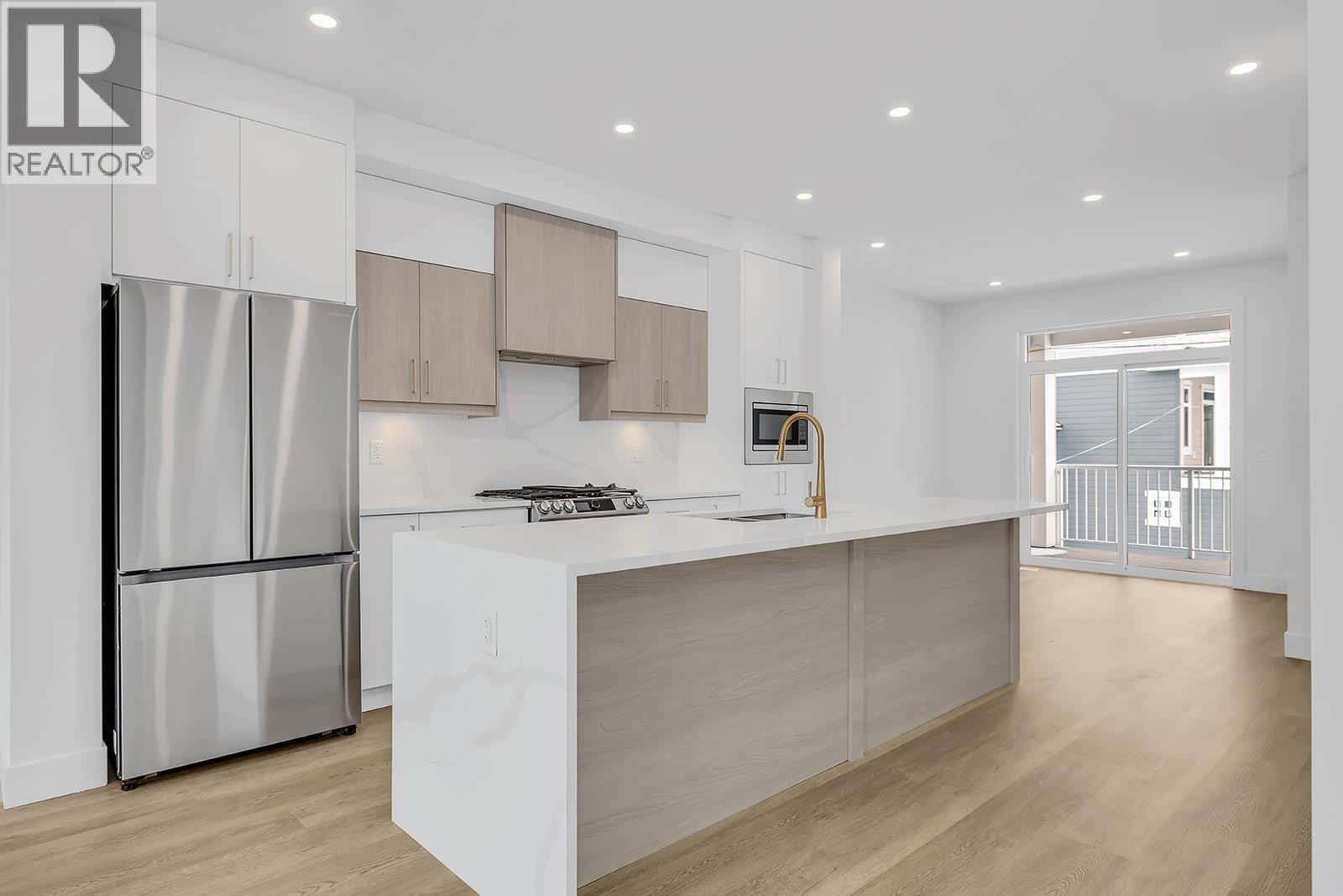 , Kelowna, British Columbia — Kelowna, British Columbia - Photo 4 of 44