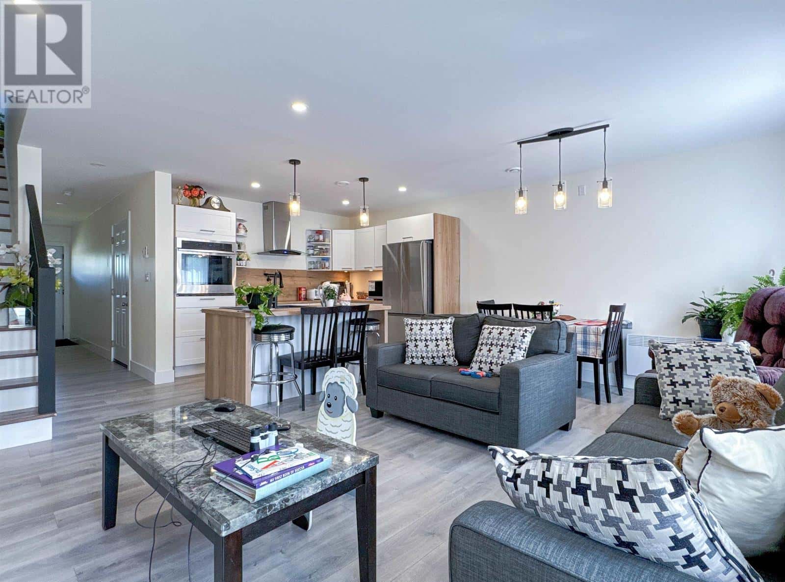 , West Royalty, — West Royalty - Photo 5 of 66