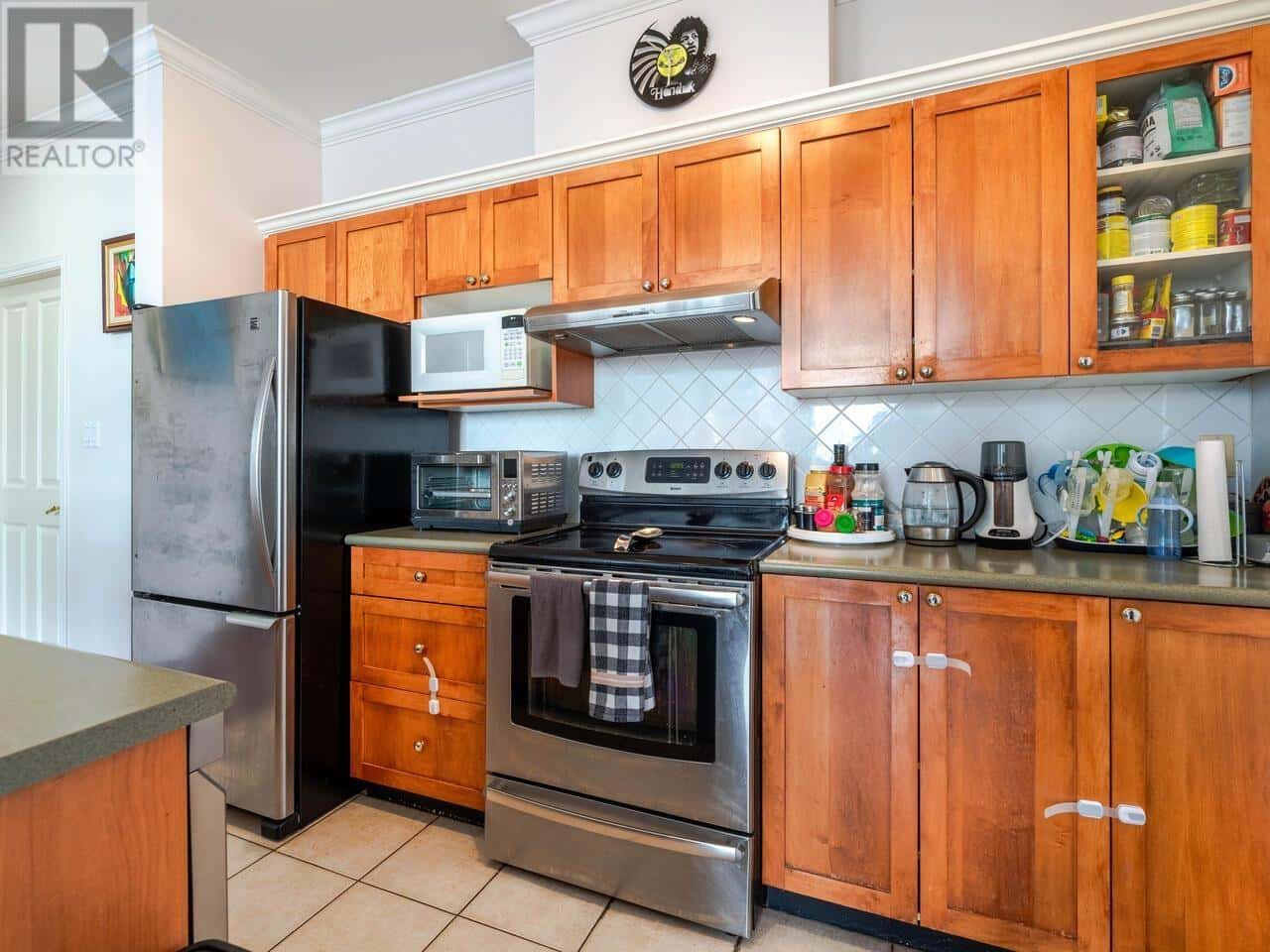 903 6837 STATION HILL DRIVE — Burnaby - Photo 2 of 40