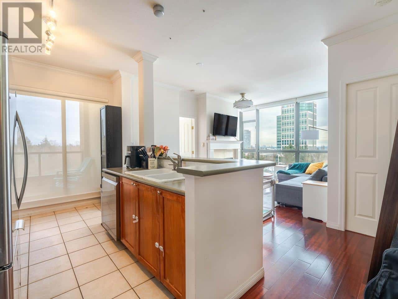 903 6837 STATION HILL DRIVE — Burnaby - Photo 4 of 40