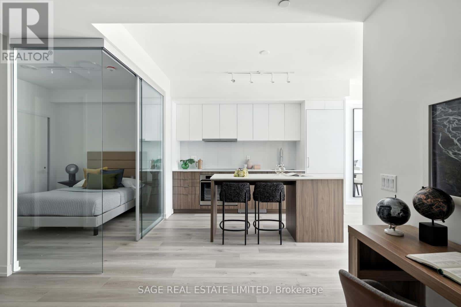 , Toronto (Wychwood), — Toronto (Wychwood) - Photo 3 of 24