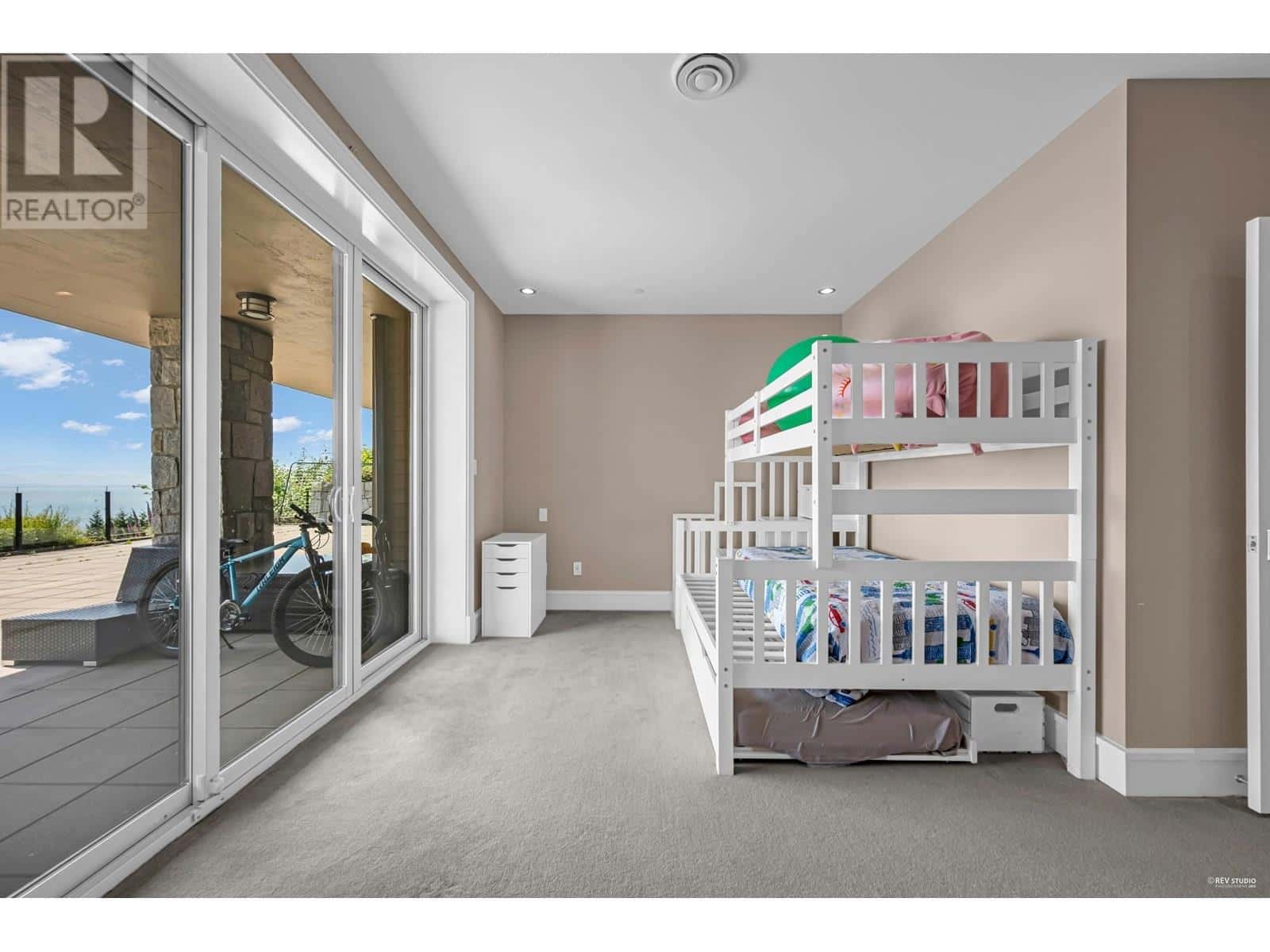 , West Vancouver, — West Vancouver - Photo 4 of 40