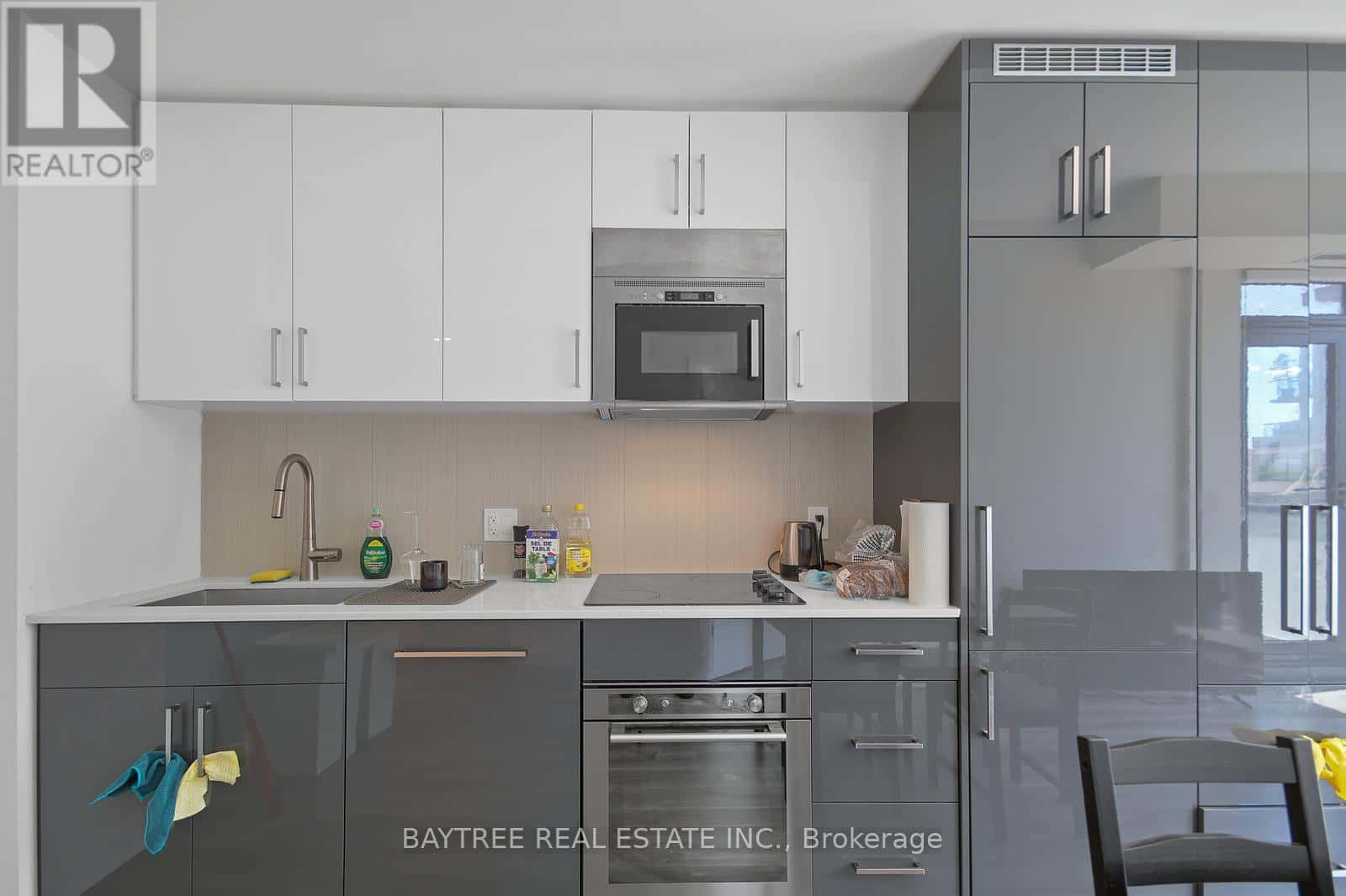 , Toronto (Oakwood Village), — Toronto (Oakwood Village) - Photo 2 of 23