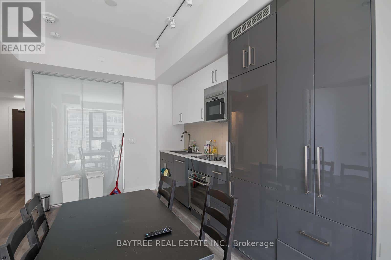 , Toronto (Oakwood Village), — Toronto (Oakwood Village) - Photo 3 of 23