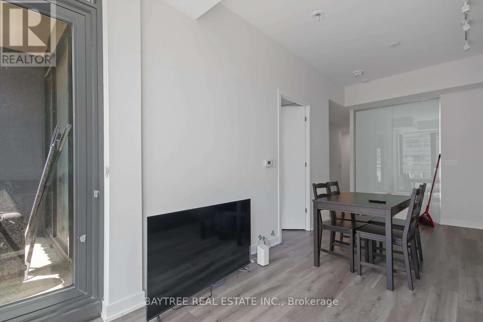 , Toronto (Oakwood Village), — Toronto (Oakwood Village) - Photo 5 of 23