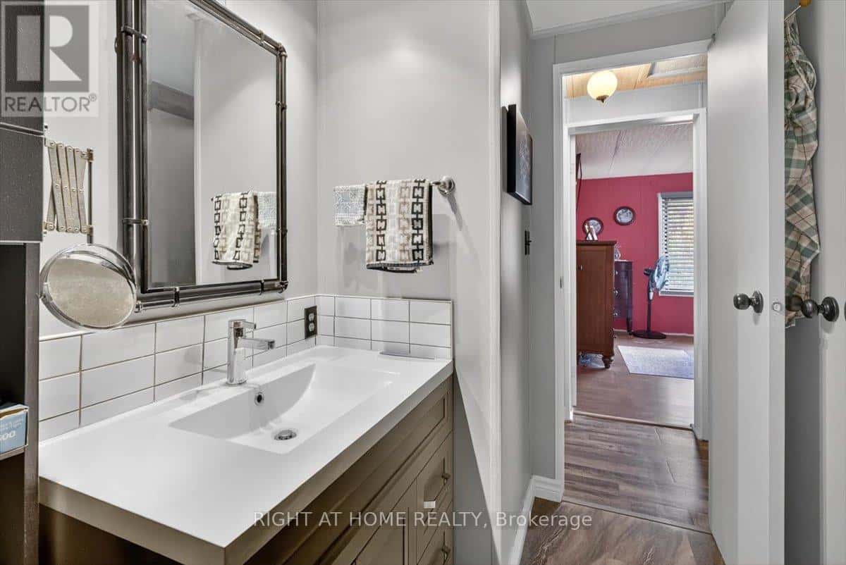 , Innisfil, Ontario — Innisfil, Ontario - Photo 5 of 44