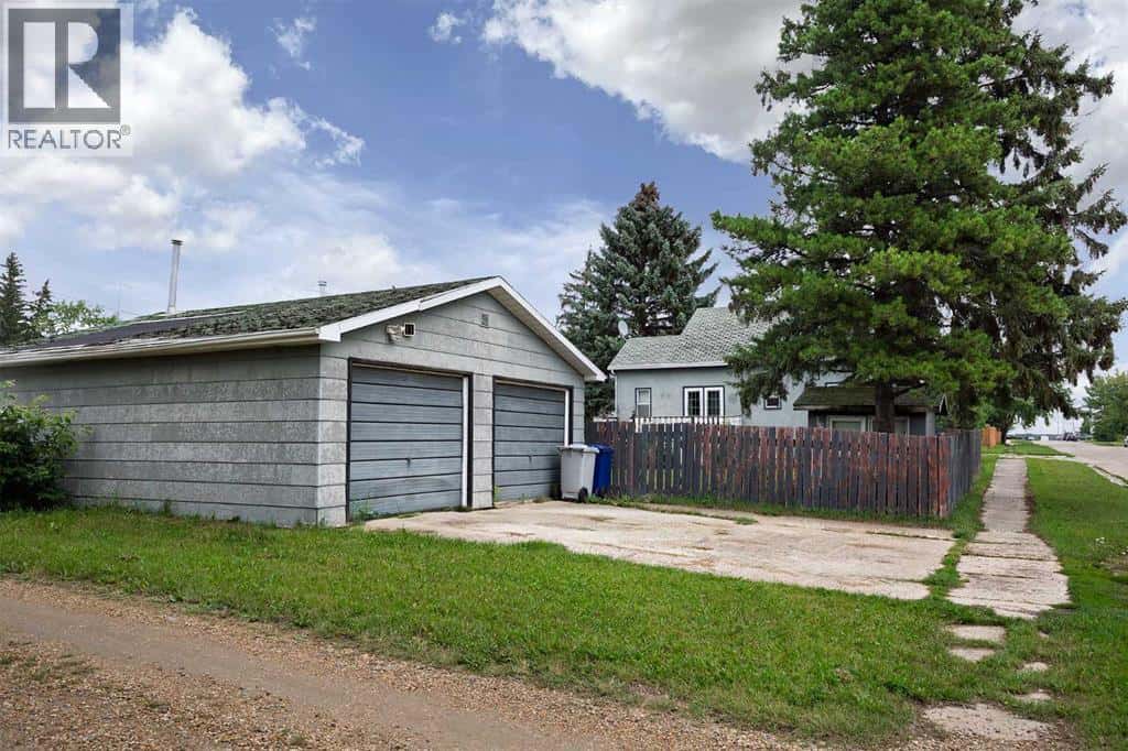 14 1st Avenue S — Hay Lakes - Photo 3 of 25