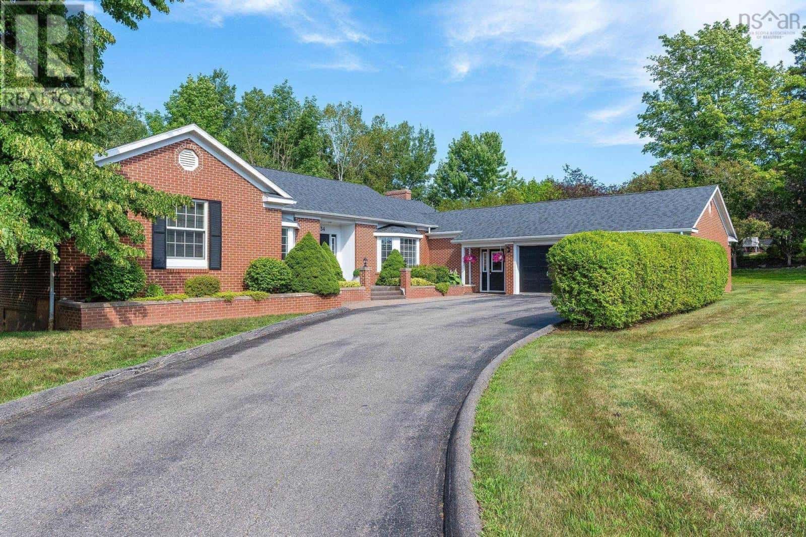 , Kentville, — Kentville - Photo 2 of 100