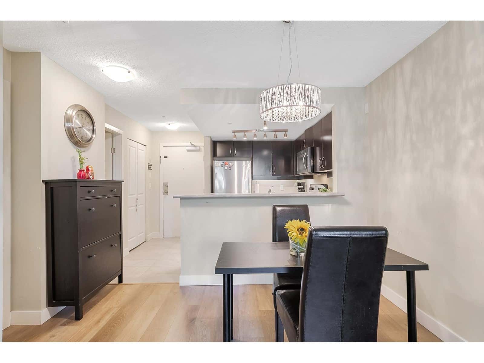 , Surrey, British Columbia — Surrey, British Columbia - Photo 5 of 29