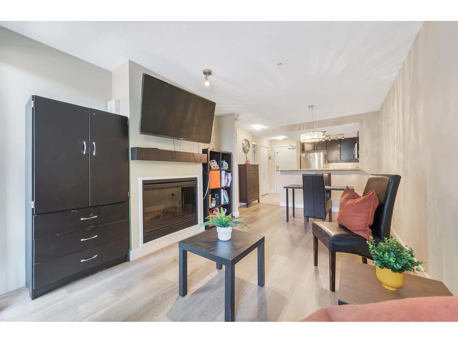 , Surrey, British Columbia — Surrey, British Columbia - Photo 3 of 29