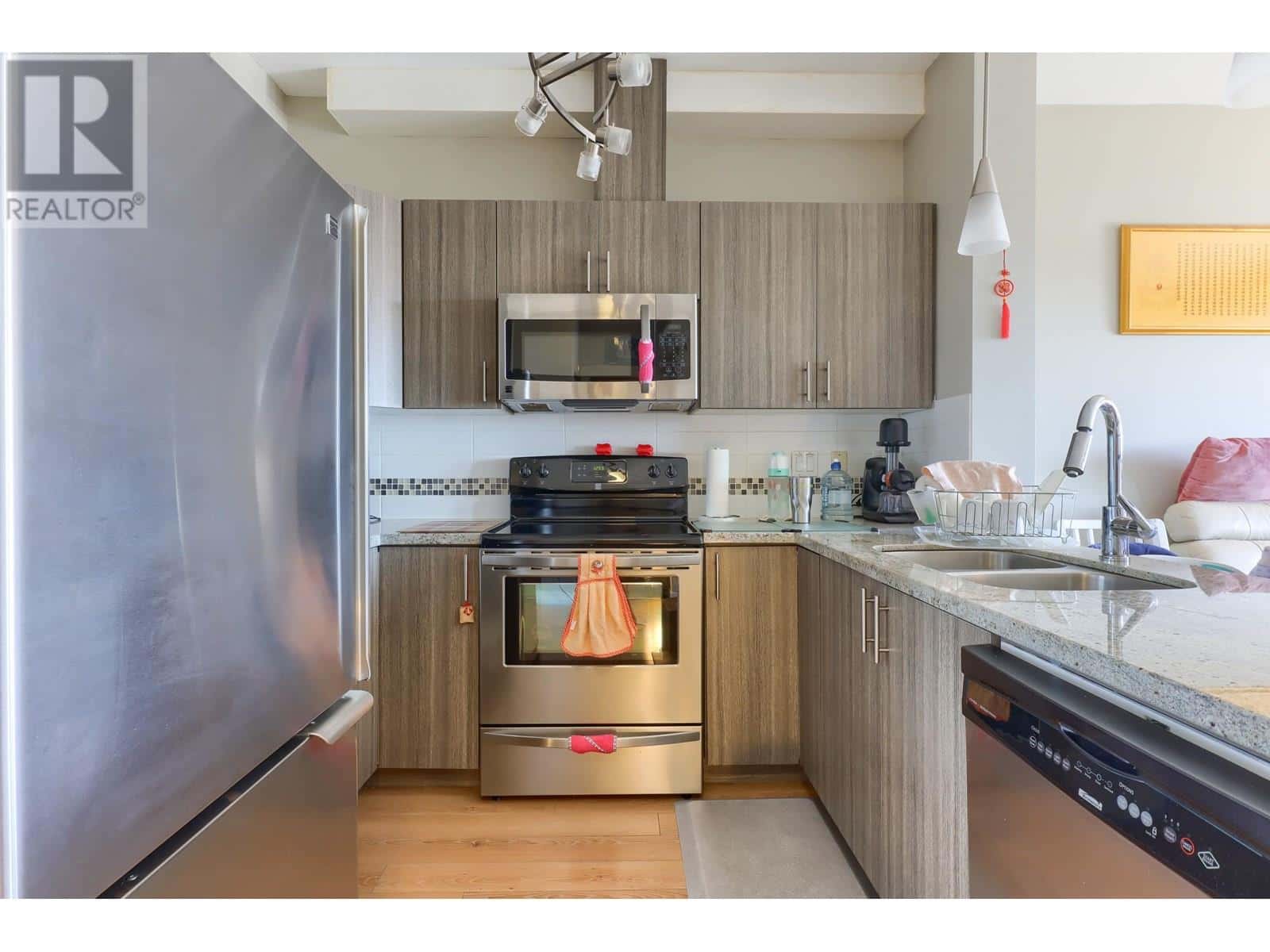 , Burnaby, — Burnaby - Photo 3 of 17