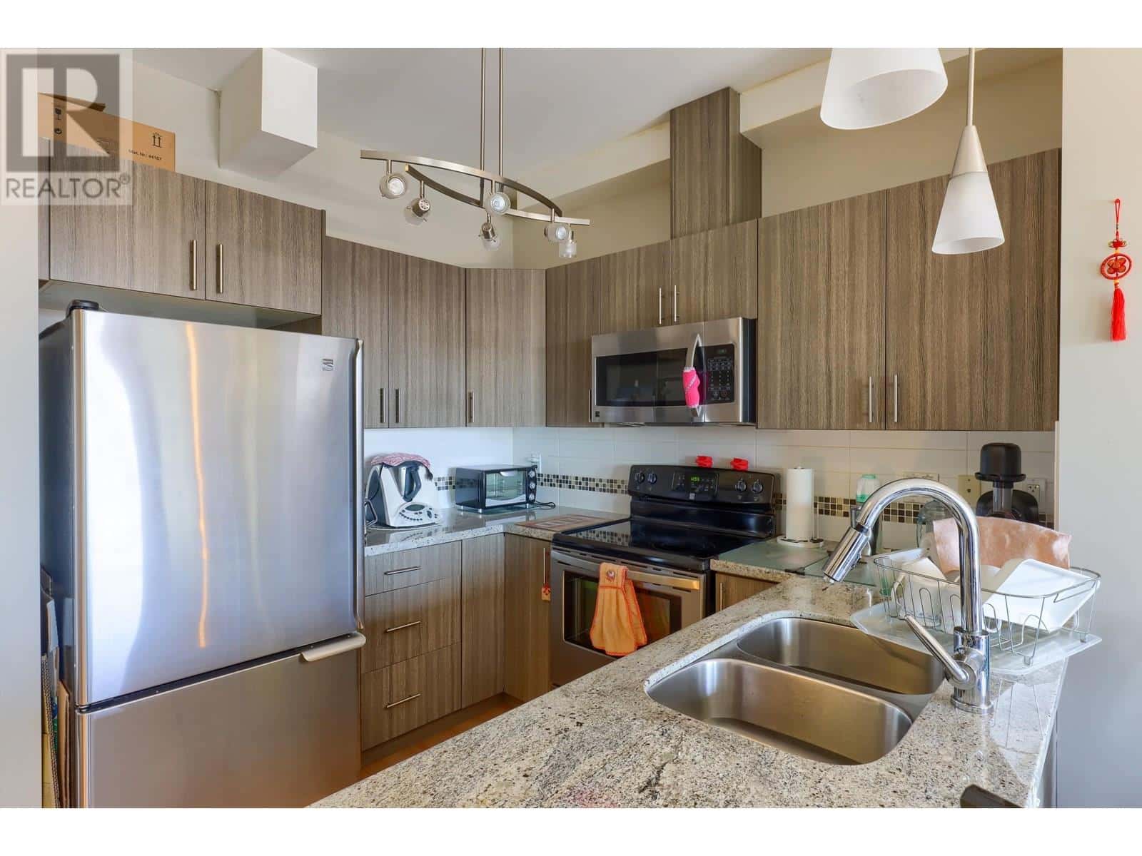 , Burnaby, — Burnaby - Photo 4 of 17