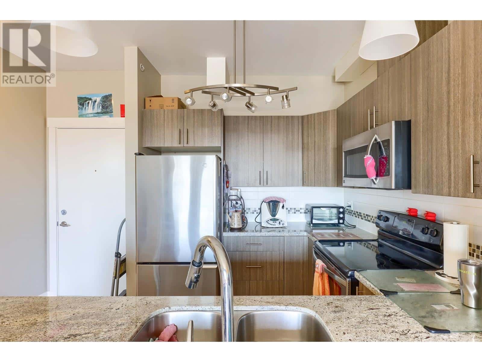 , Burnaby, — Burnaby - Photo 5 of 17