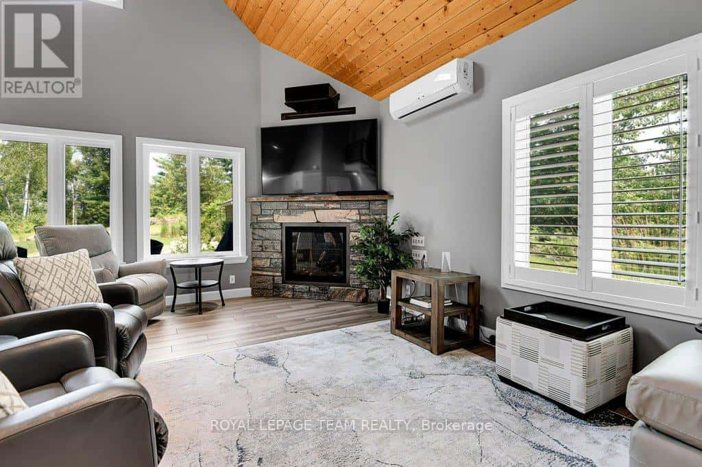 , Greater Madawaska, Ontario — Greater Madawaska, Ontario - Photo 5 of 50