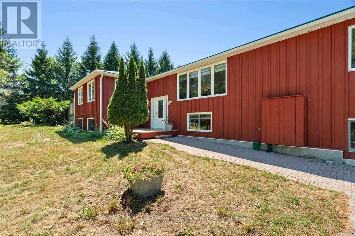 , Prince Edward County (Hallowell Ward), Ontario — Prince Edward County (Hallowell Ward), Ontario - Photo 3 of 100