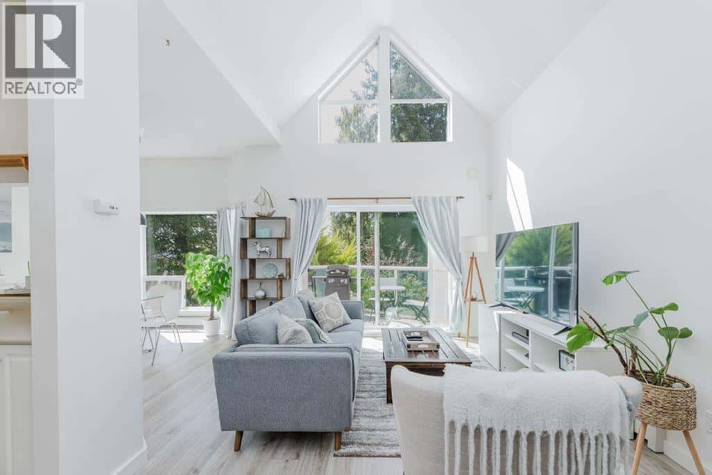 , Sechelt, British Columbia — Sechelt, British Columbia - Photo 2 of 19