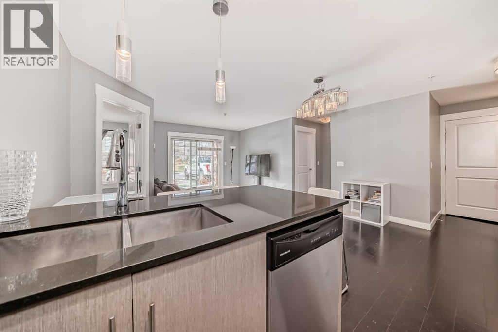 , Calgary, Alberta — Calgary, Alberta - Photo 3 of 24