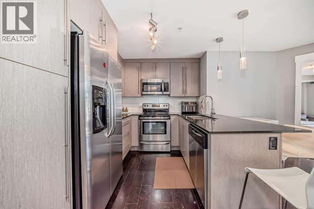 , Calgary, Alberta — Calgary, Alberta - Photo 2 of 24