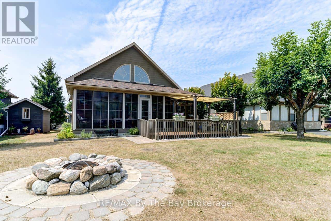 , Wasaga Beach, Ontario — Wasaga Beach, Ontario - Photo 2 of 40