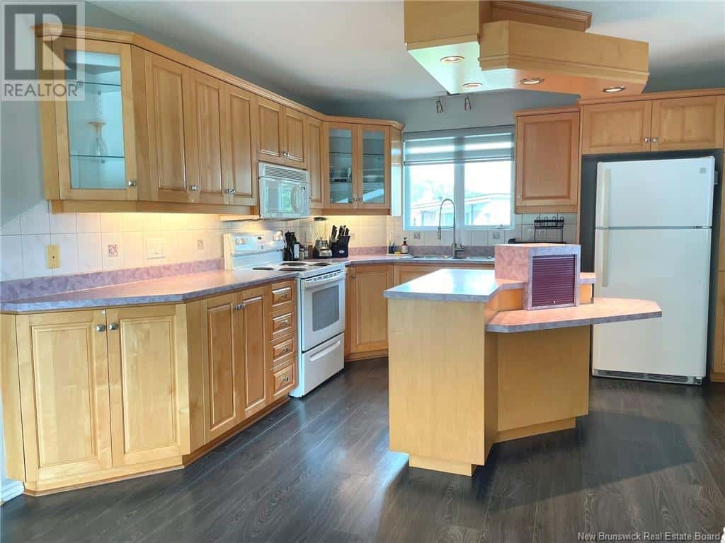 , Edmundston, — Edmundston - Photo 2 of 46