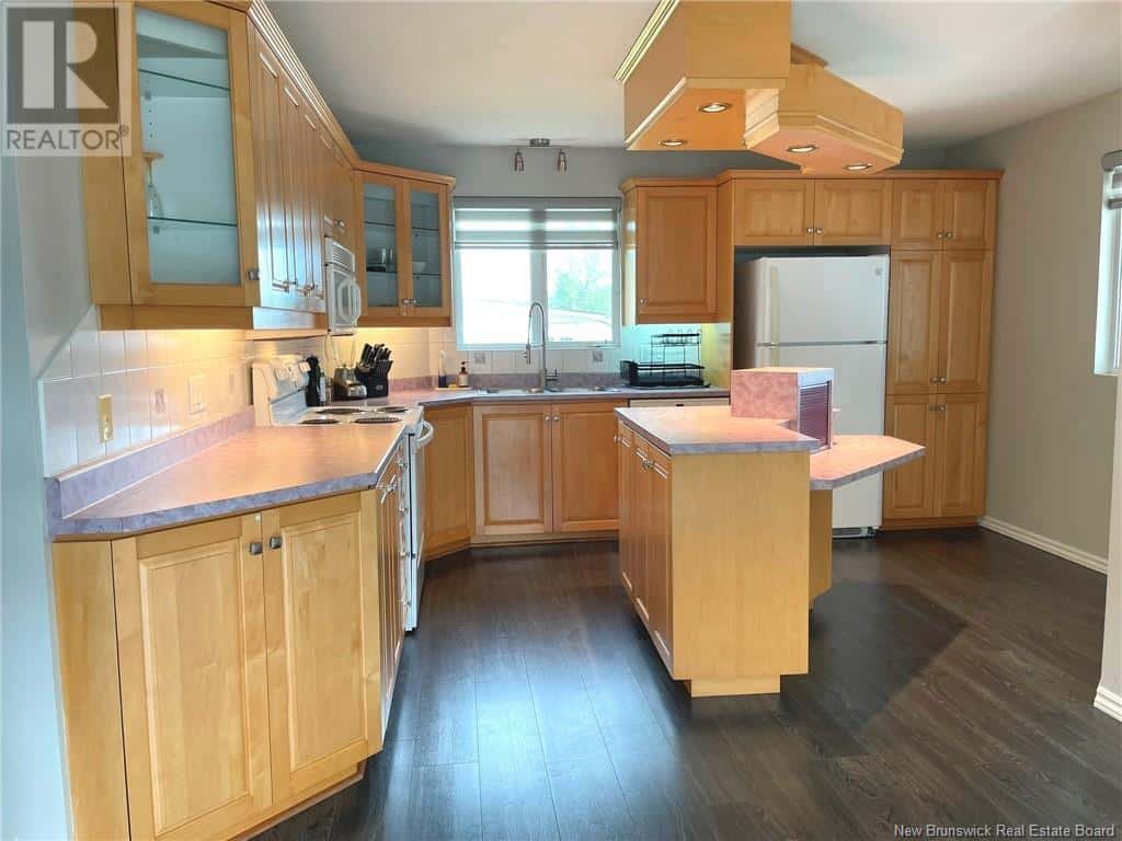 , Edmundston, — Edmundston - Photo 3 of 46