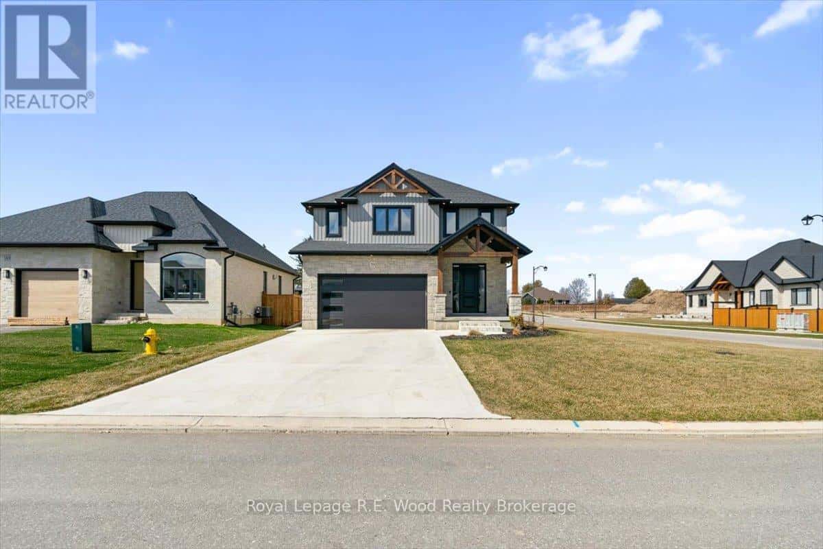 , Norwich (Norwich Town), — Norwich (Norwich Town) - Photo 2 of 96