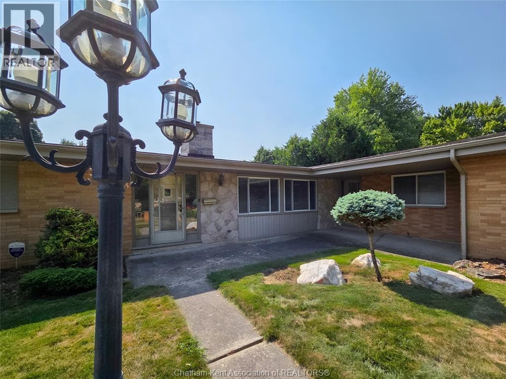 , Chatham, Ontario — Chatham, Ontario - Main photo