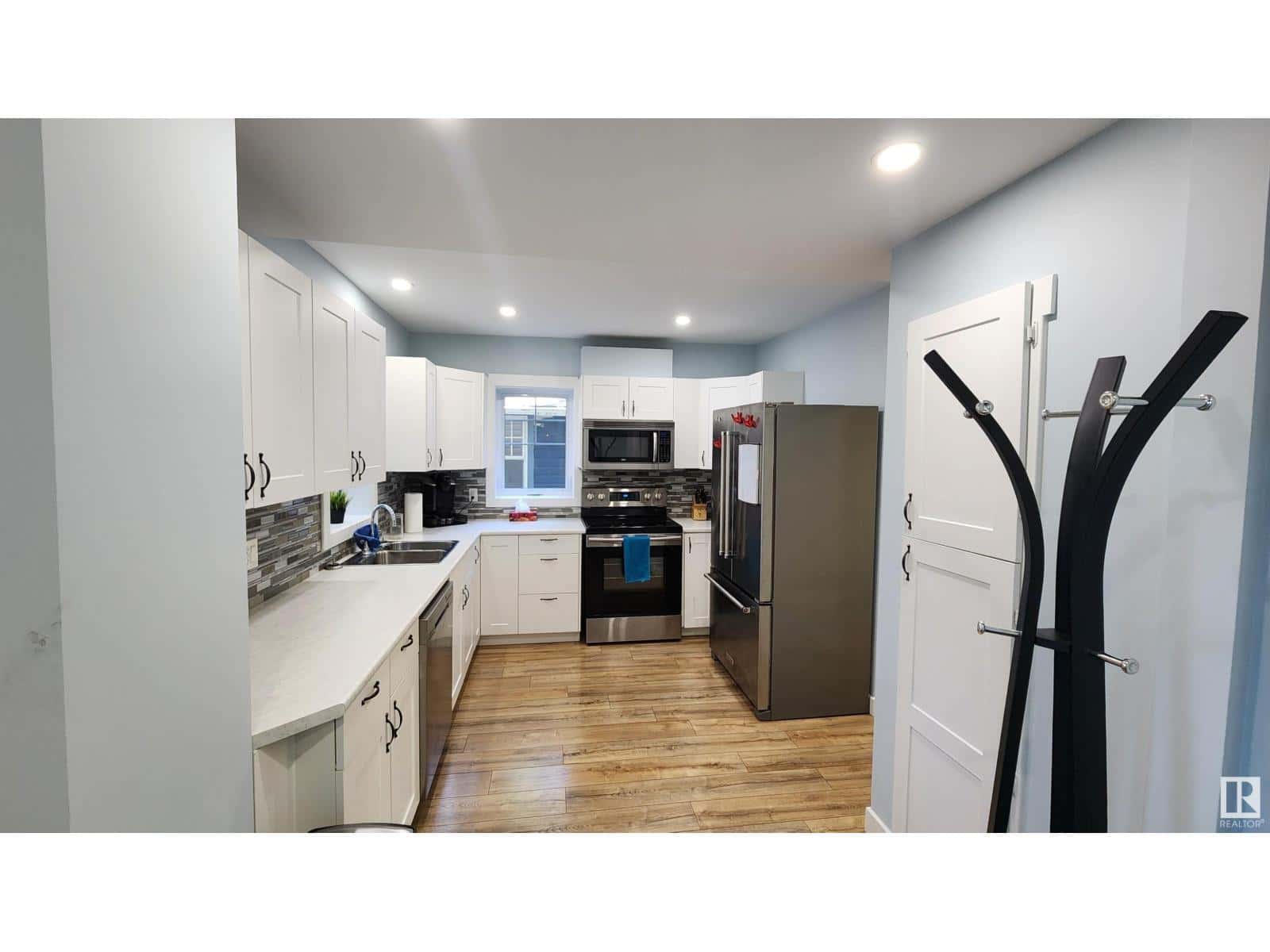 , Edmonton, — Edmonton - Photo 3 of 28