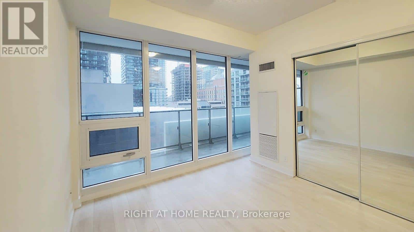 , Toronto (Mount Pleasant West), Ontario — Toronto (Mount Pleasant West), Ontario - Photo 4 of 25