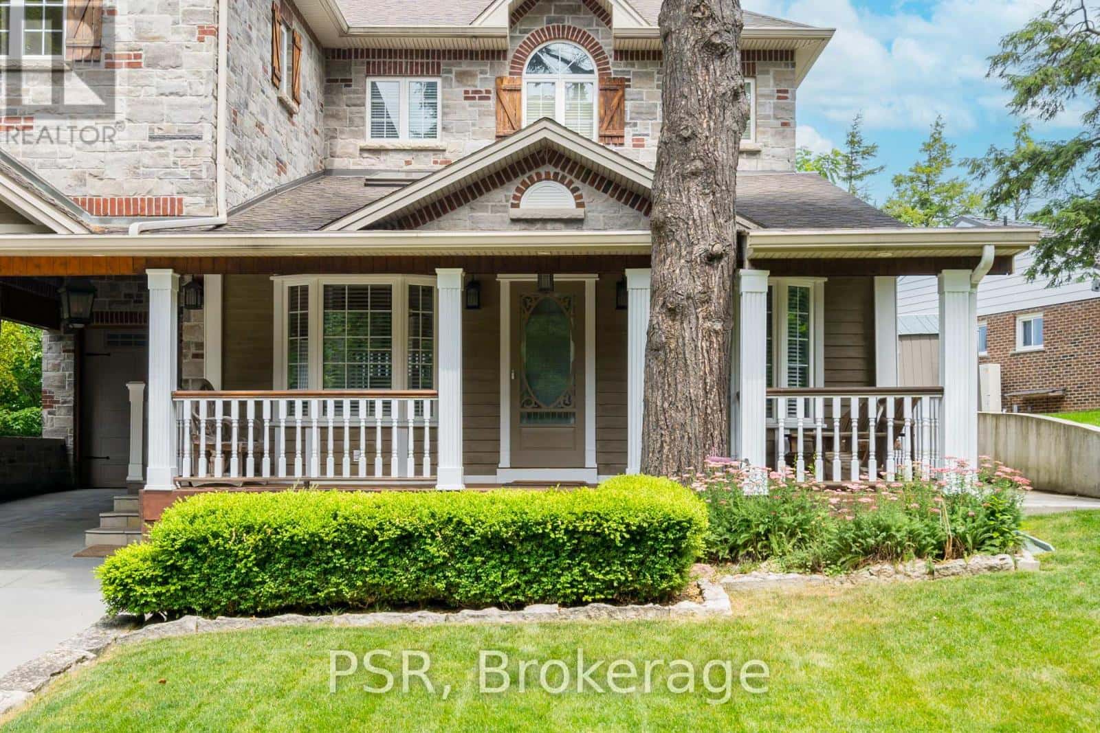 , King, — King - Photo 4 of 84