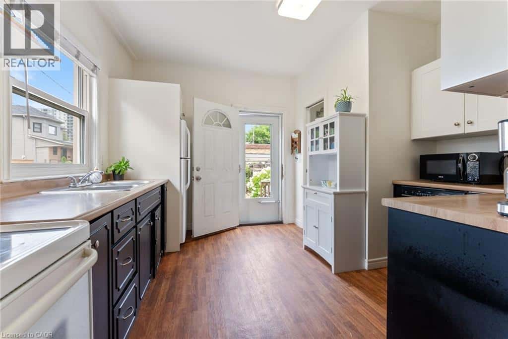 , Hamilton, Ontario — Hamilton, Ontario - Photo 3 of 58