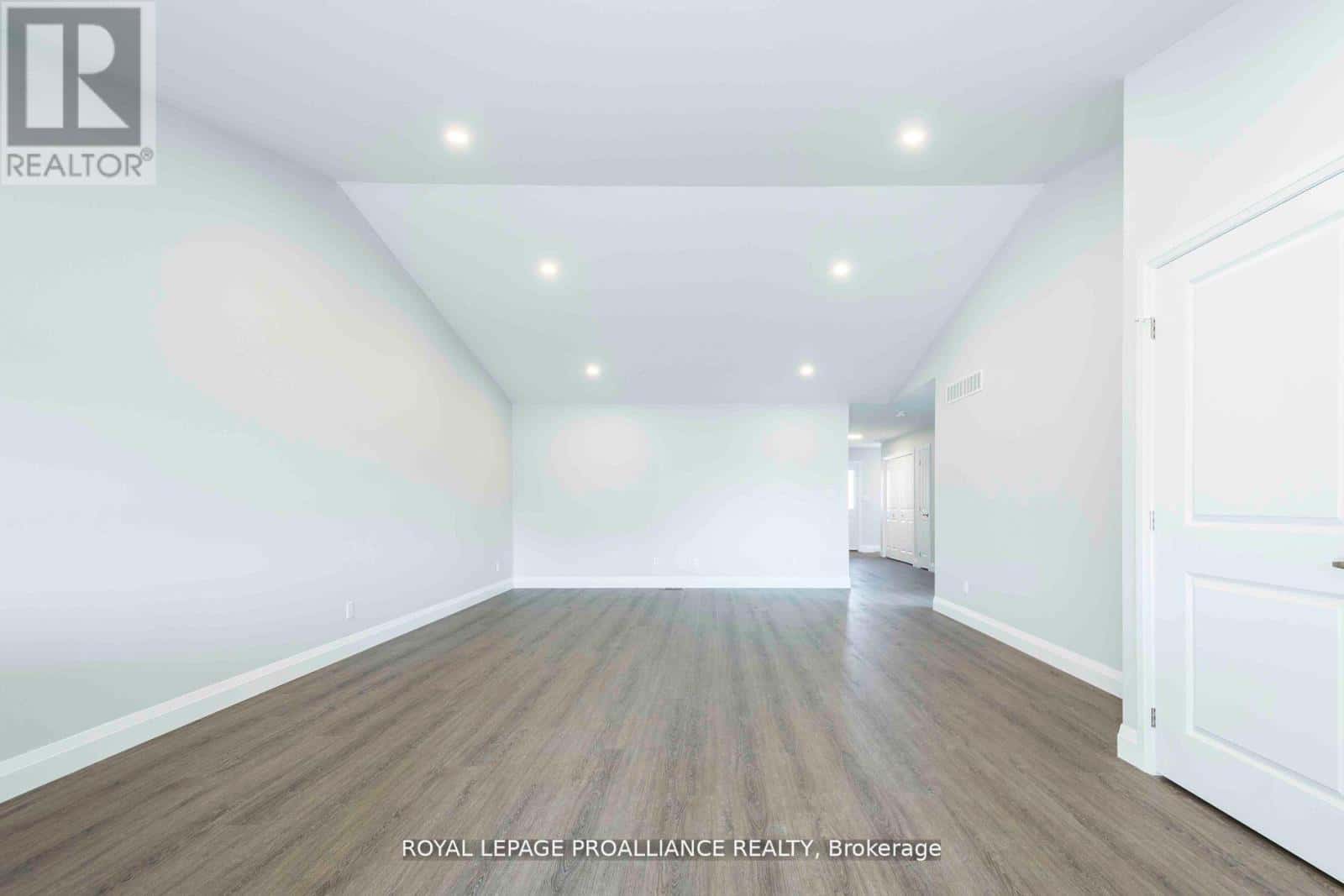 , Brighton, — Brighton - Photo 5 of 32