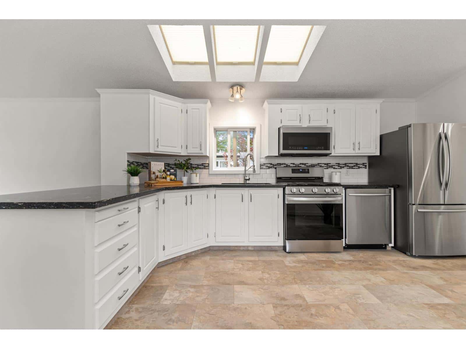 , Hope, British Columbia — Hope, British Columbia - Photo 4 of 56