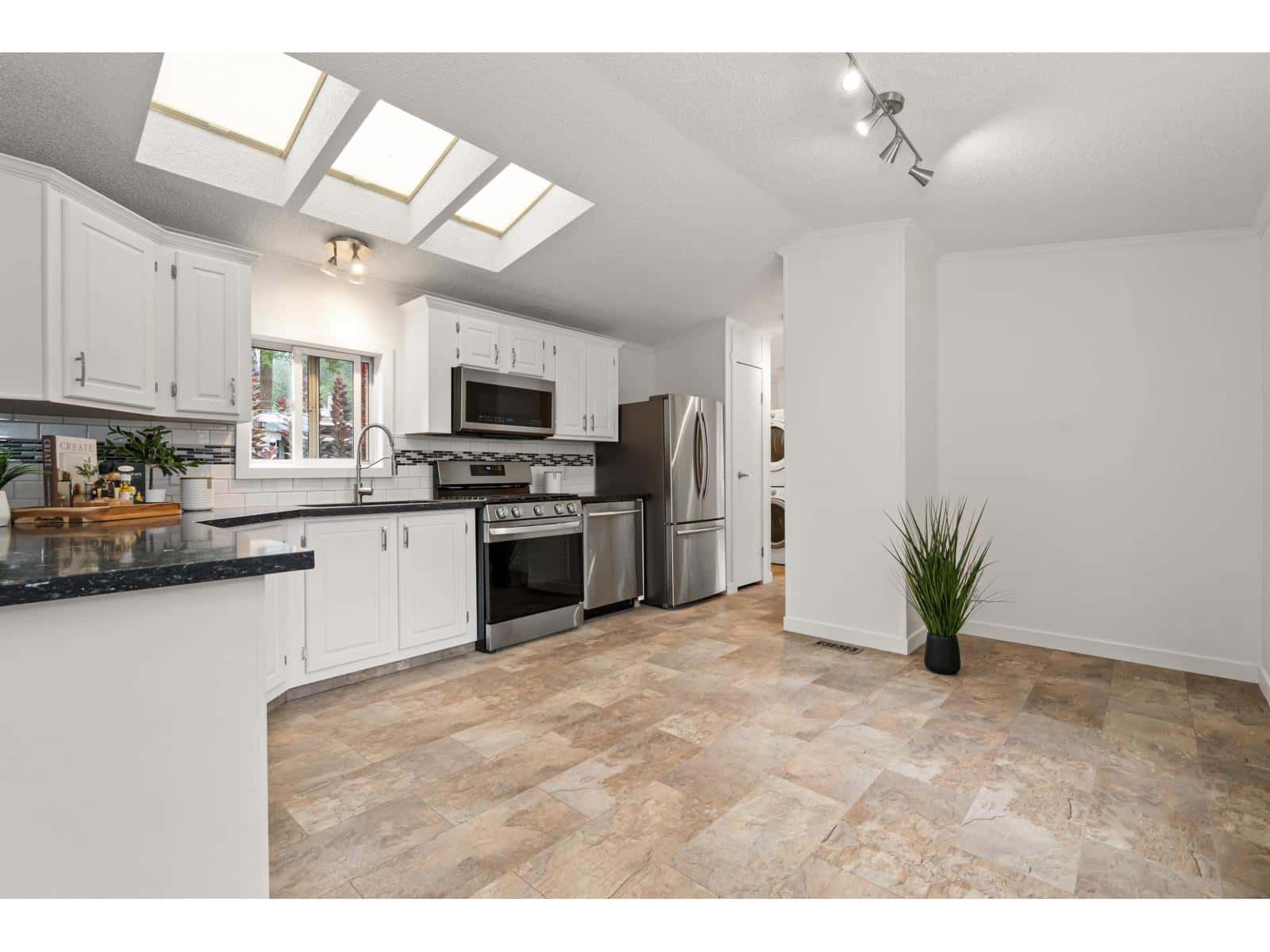 , Hope, — Hope - Photo 5 of 56