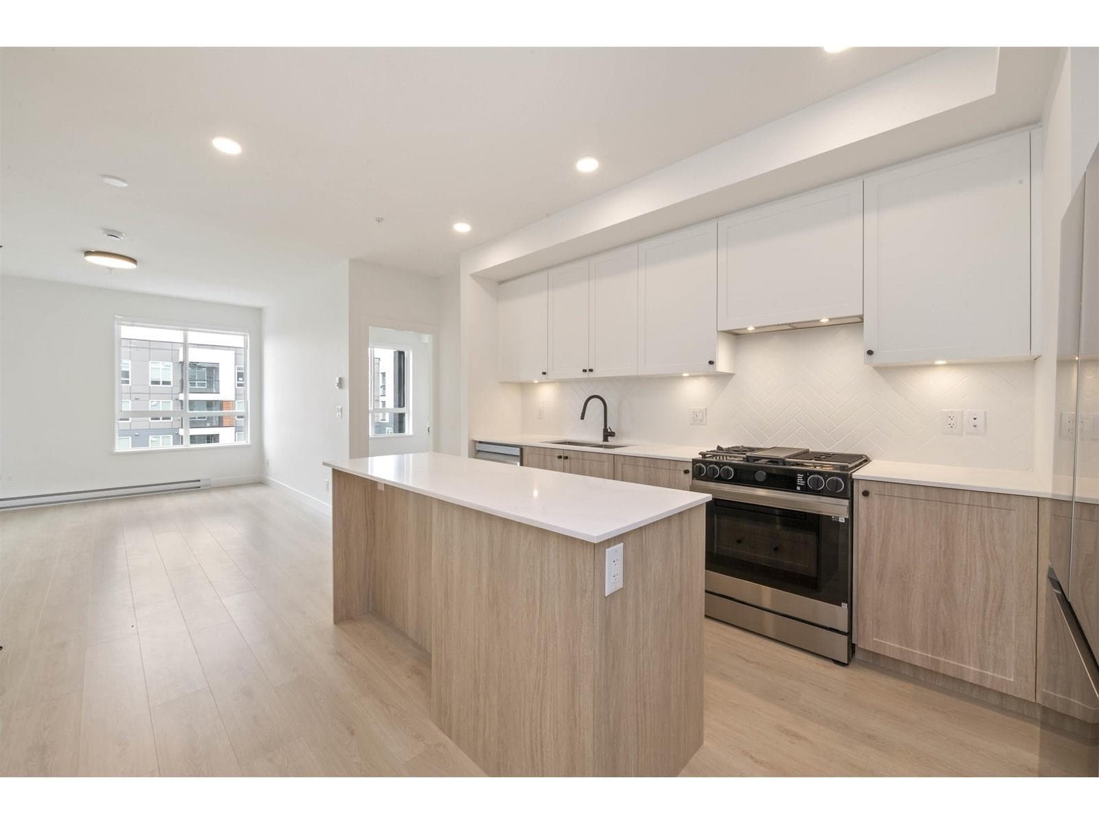 , Langley, British Columbia — Langley, British Columbia - Main photo