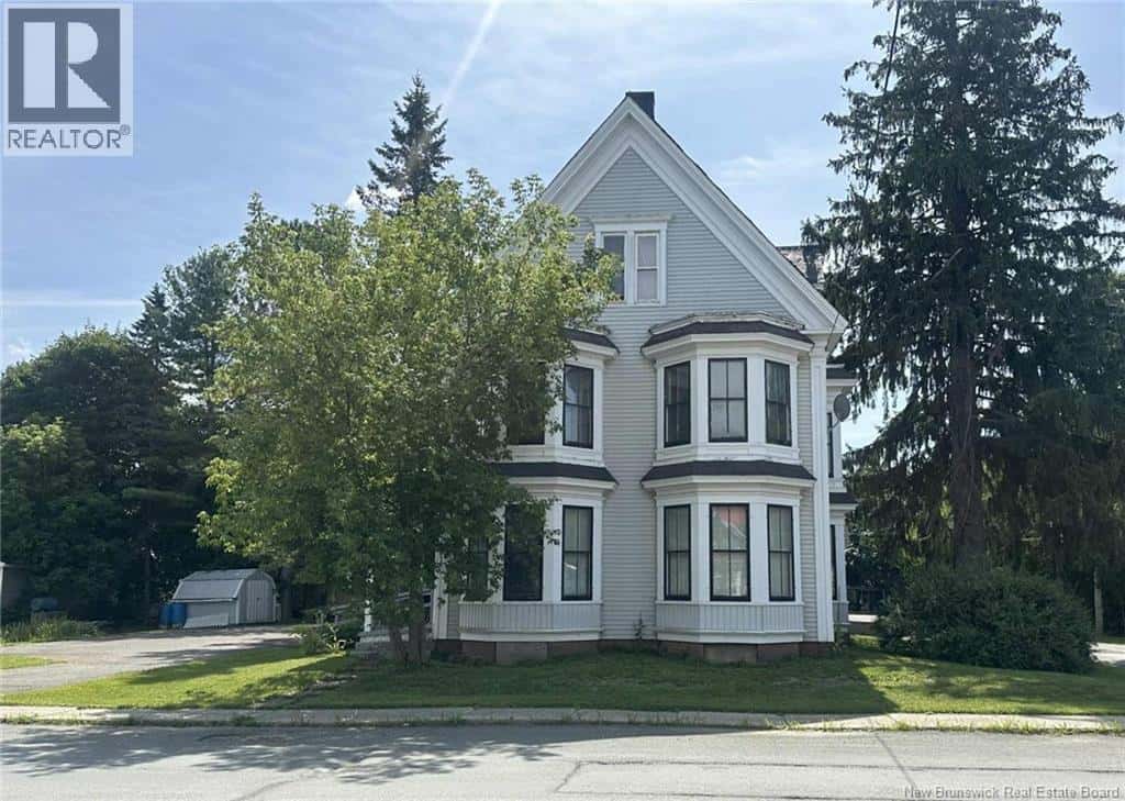 , Woodstock, — Woodstock - Photo 2 of 100