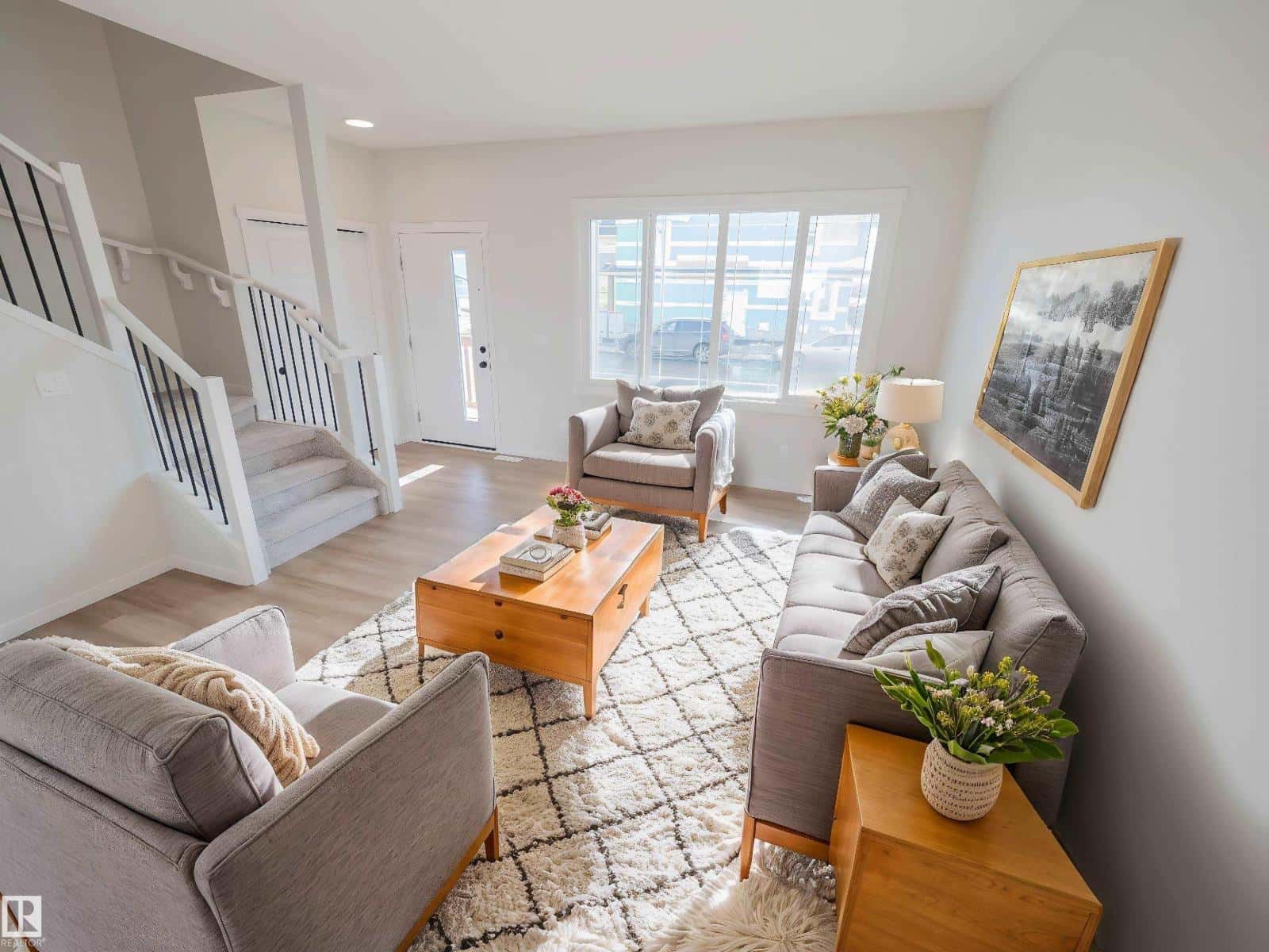 1332 14 AV NW — Edmonton, Alberta - Photo 3 of 28