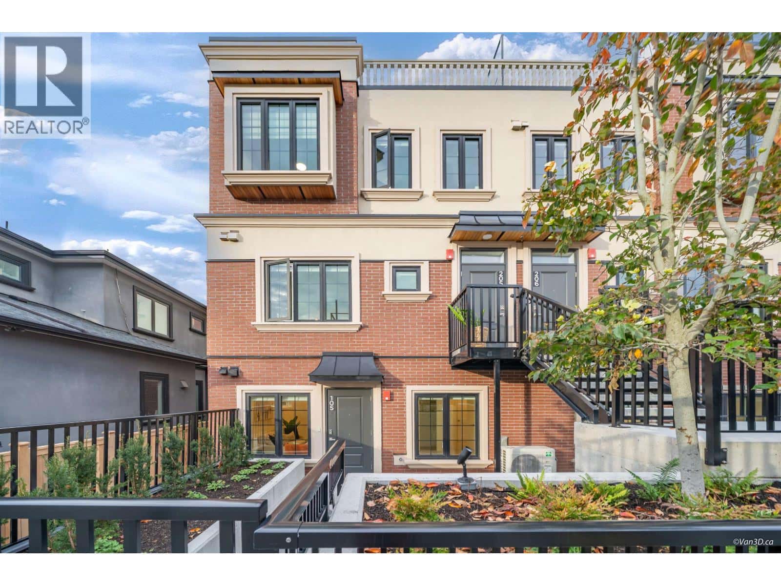 , Vancouver, — Vancouver - Photo 2 of 64