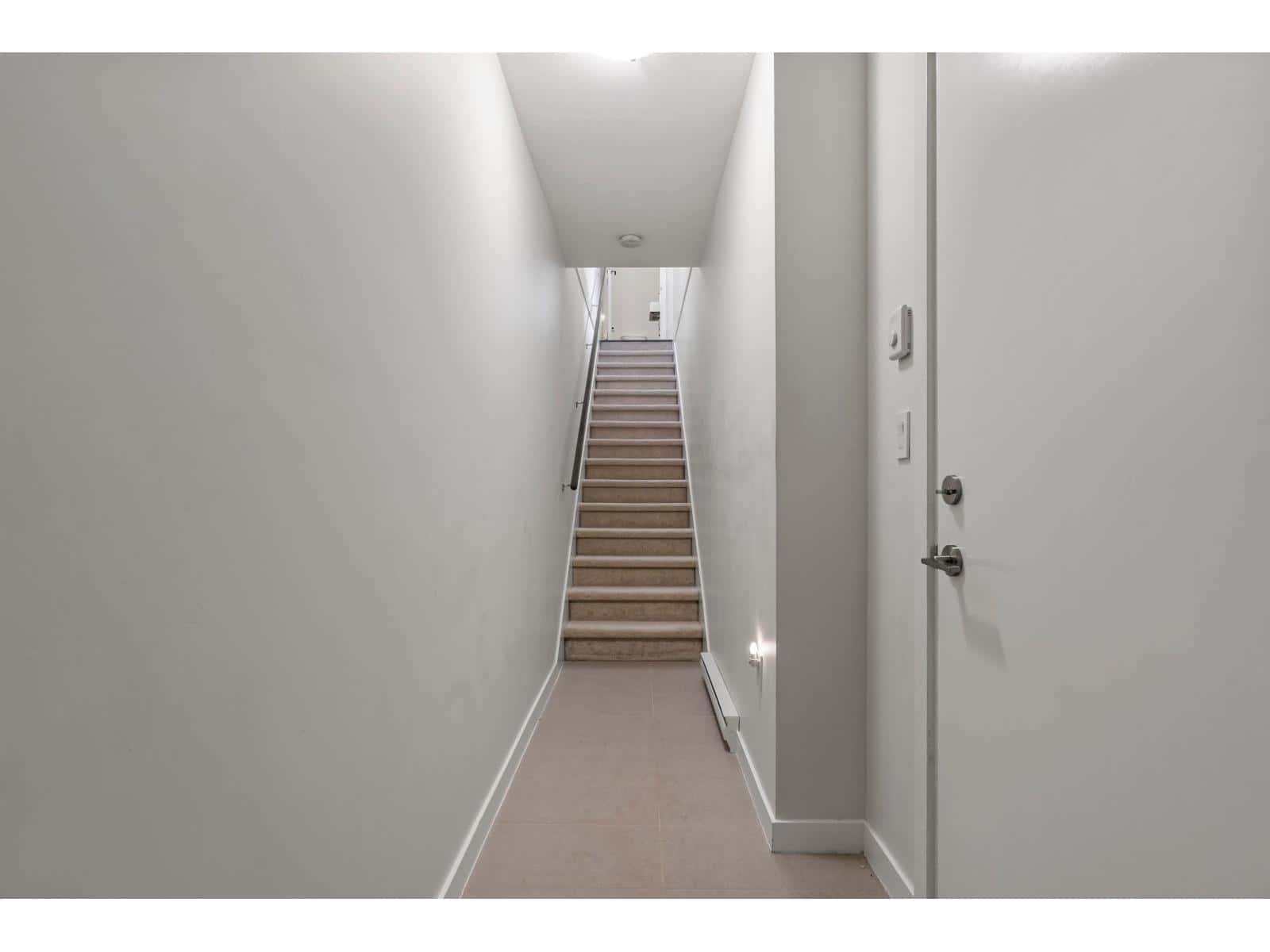 , Abbotsford, — Abbotsford - Photo 3 of 70