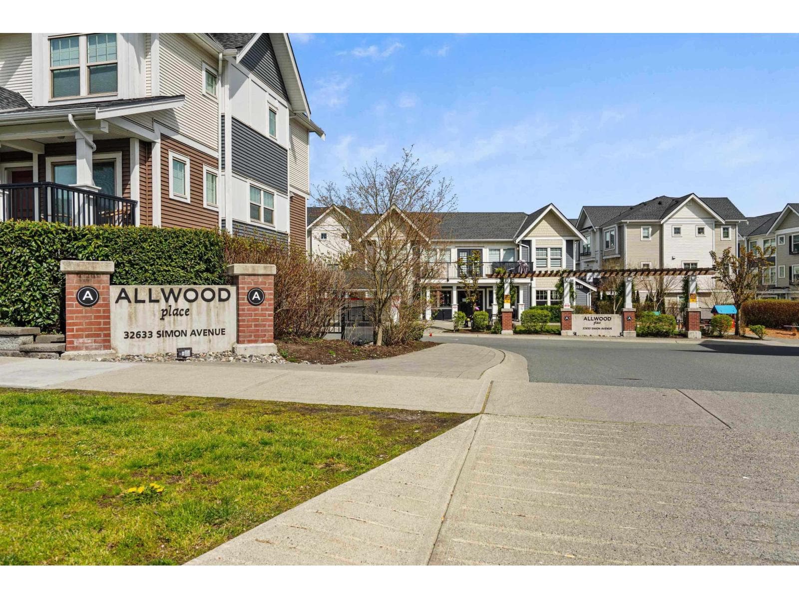 , Abbotsford, — Abbotsford - Main photo